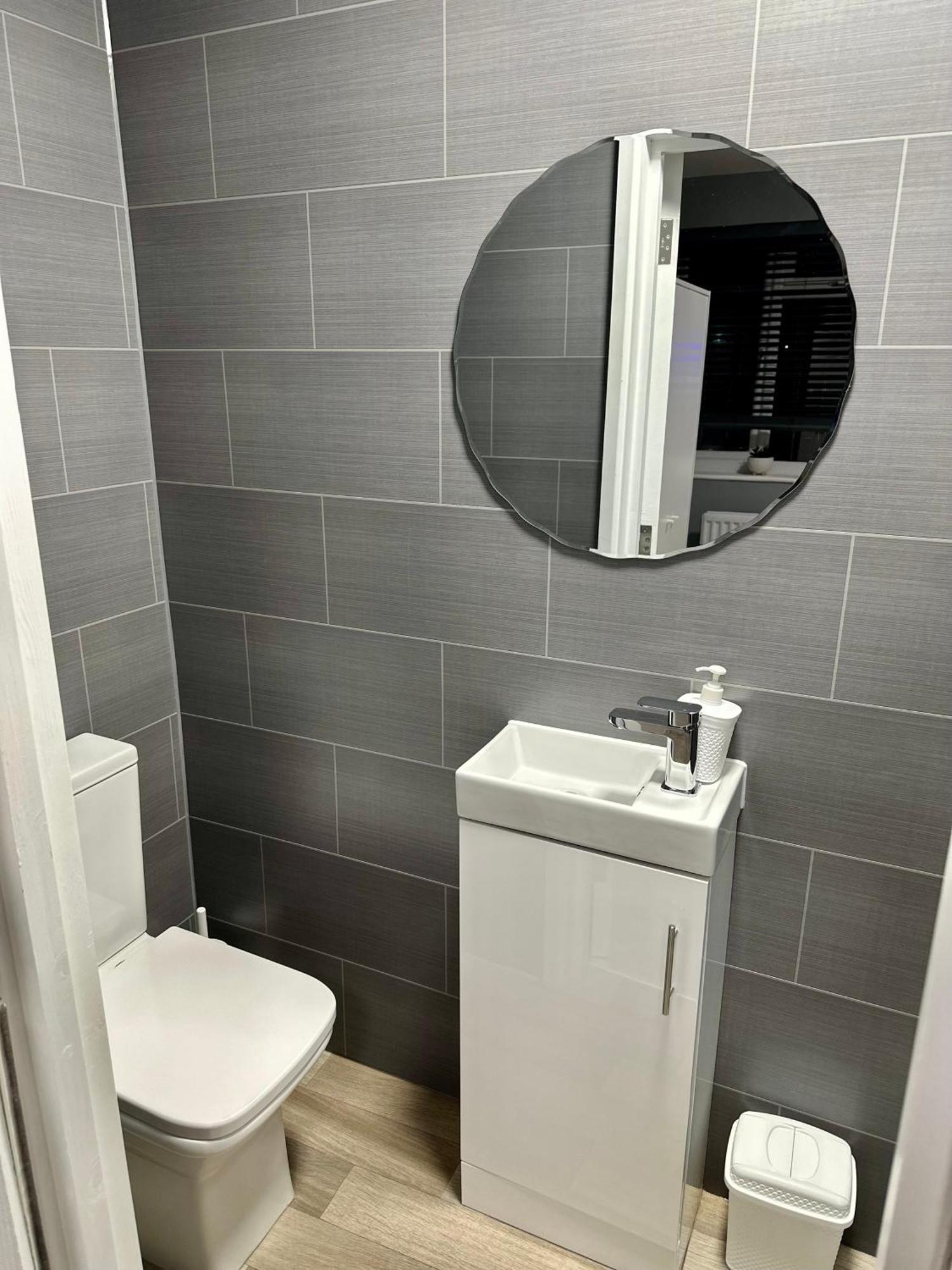 Cosy Ensuite Double Room, Near Heathrow Airport Guest house *
