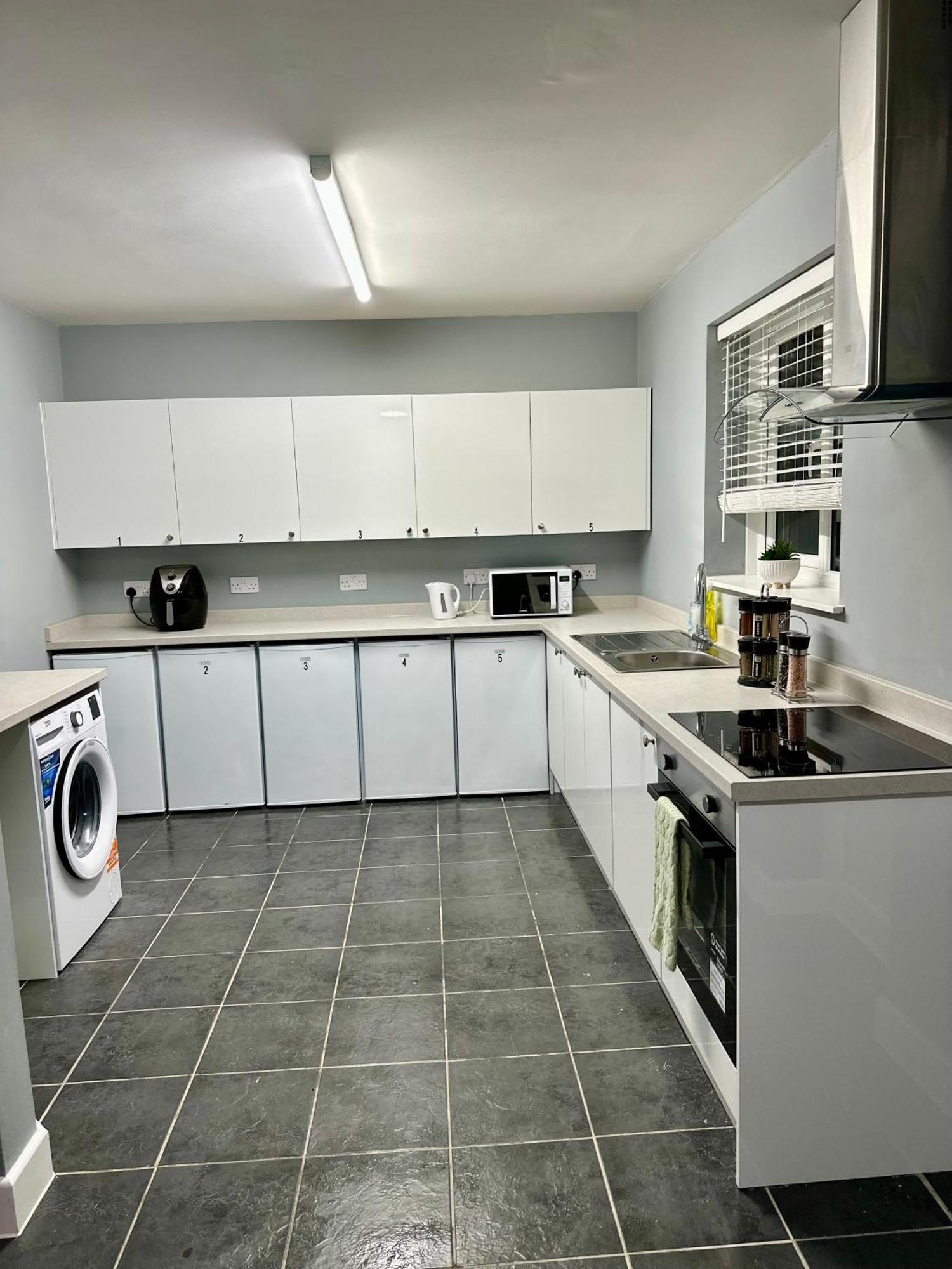 Cosy Ensuite Double Room, Near Heathrow Airport *