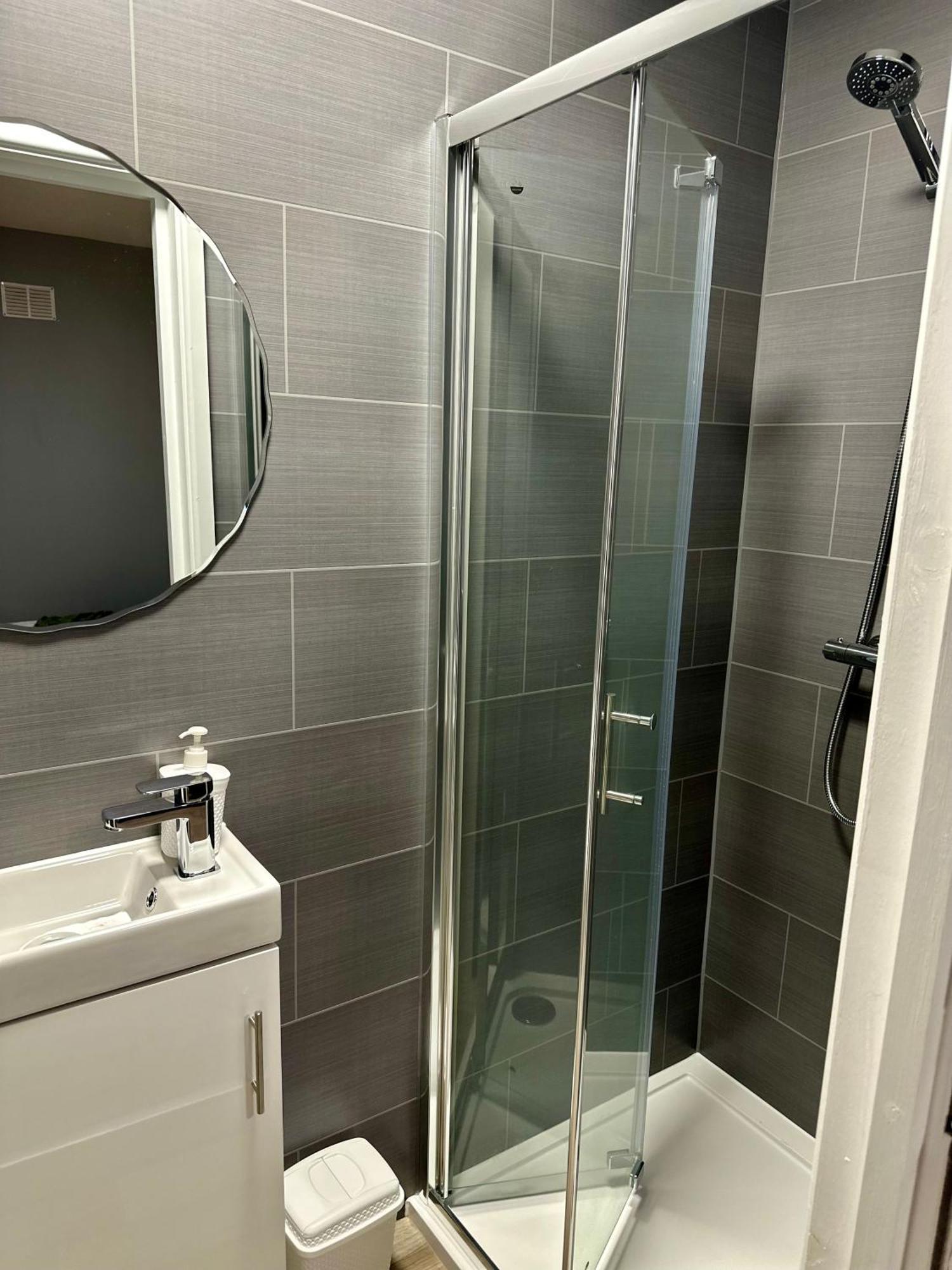 Guest house Cosy Ensuite Double Room, Near Heathrow Airport Northolt (Greater London)