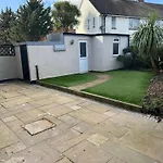 Cosy Ensuite Double Room, Near Heathrow Airport